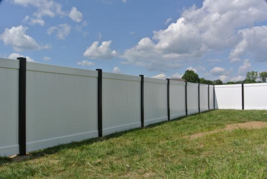 vinyl privacy fence black and white